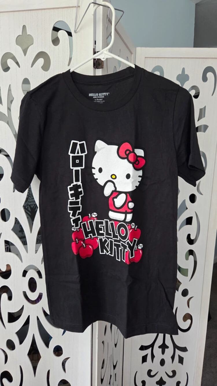 Hello Kitty Apples Graphic Tee Small Black Sanrio Kawaii  cute Y2K Shirt nwot
